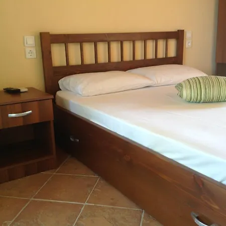 Elena Hotel 2*